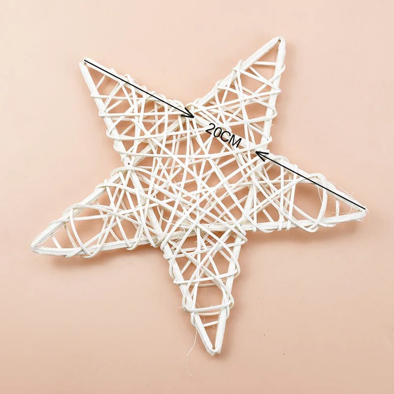 20 cm rattan Christmas star made from durable straw. Rustic and natural.